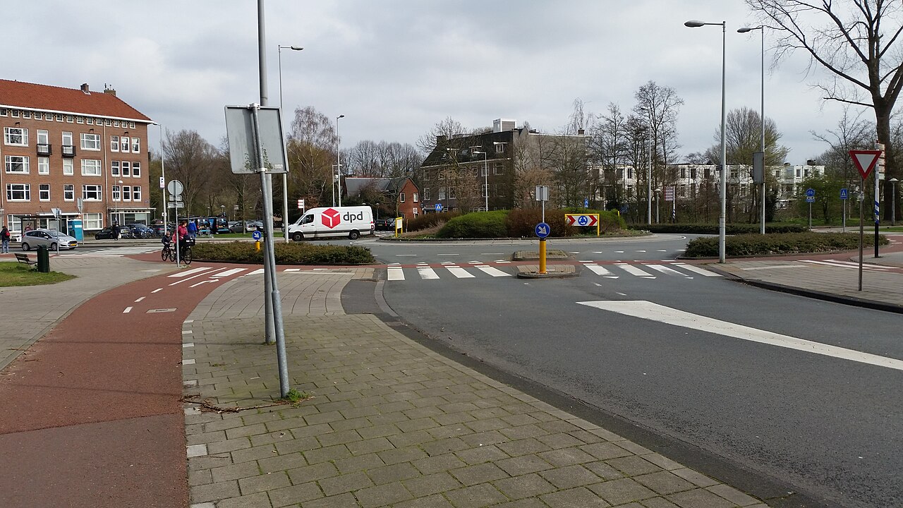 Aalsmeerplein roundabout in Amsterdam with concentric cycle ring.